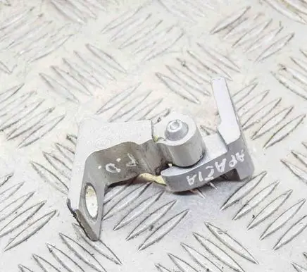 Skoda Octavia Mk3 (5E) Front door upper hinge A046573 7N0831402