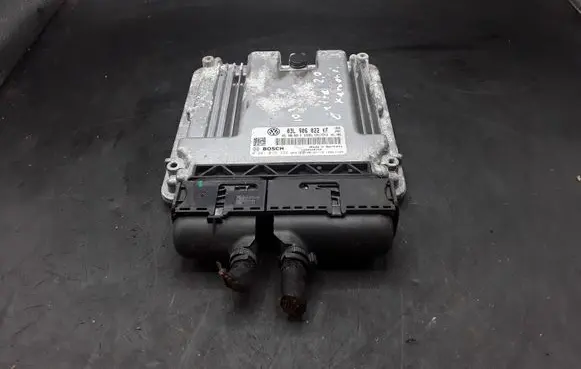 Volkswagen Jetta V Engine control unit/module 03L906022KF 0281015332 EDC17CP14