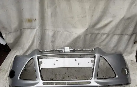 Ford Focus Front bumper BM5117757A
