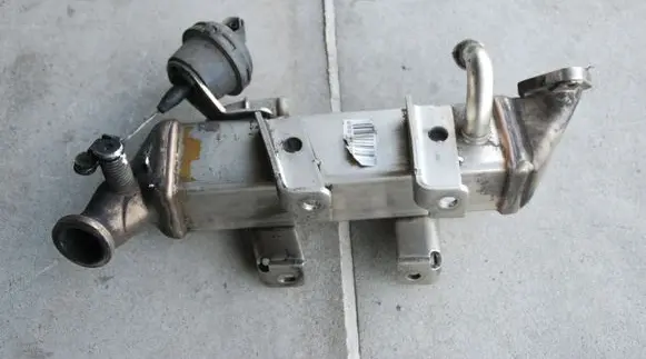 Nissan NV400 EGR valve cooler 8200910446