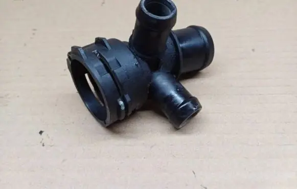 Audi Q5 SQ5 Engine coolant pipe/hose 4F0122293A