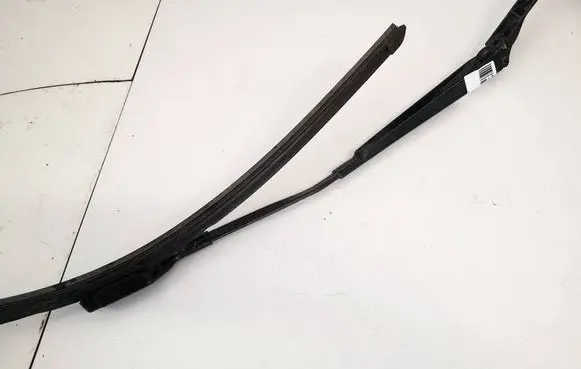 Opel Astra J Front wiper blade arm 13289888