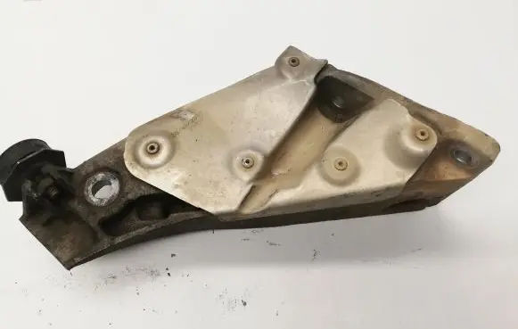 BMW X5 E70 Engine mounting bracket 6772680