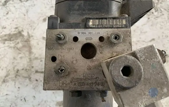 Mercedes-Benz A W168 ABS Pump 0043981561029828