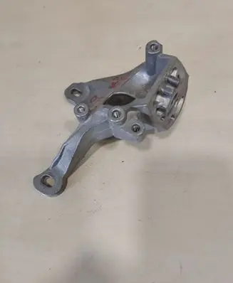Gearbox mounting bracket