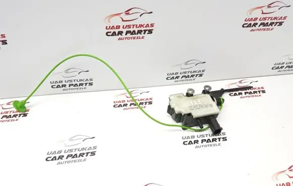 Fuel tank cap lock