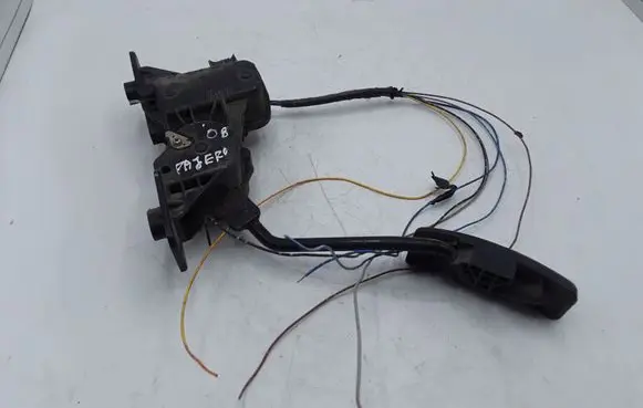 Mitsubishi Pajero Accelerator throttle pedal APM30017 72140094