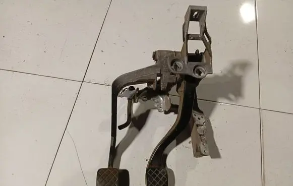 Skoda Superb B5 (3U) Brake pedal 8D1721117R