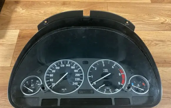BMW 5 E39 Speedometer (instrument cluster) 87001329 87001294 E9D19