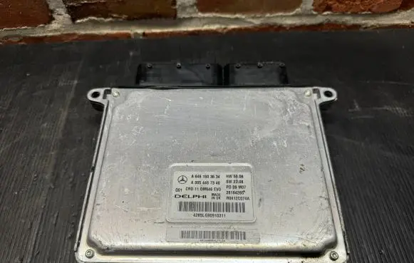 Mercedes-Benz E W211 Engine control unit/module A6461503634 28184265 A0054467340