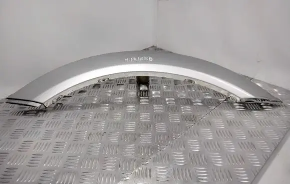 Front arch trim