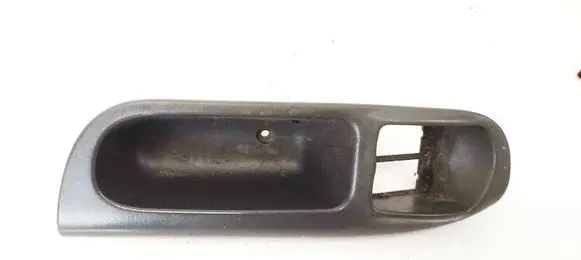 Renault Scenic I Front door window switch trim 7700431172