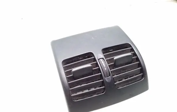 Mercedes-Benz C W204 Rear air vent grill A2048300954