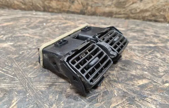 Nissan X-Trail T31 Rear air vent grill 687944P000 687944P002