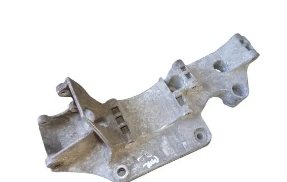 Volkswagen Golf IV Engine mounting bracket 045903143C