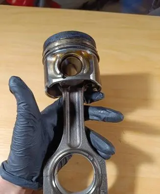 BMW 5 F10 F11 Piston with connecting rod