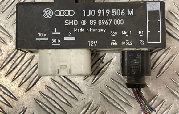 Volkswagen Polo Coolant fan relay 1J0919506M