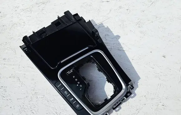 KIA Xceed Gear shifter surround trim plastic 84631J7900