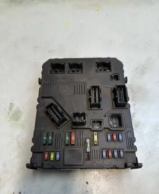 Peugeot 207 Fuse module 9653667380