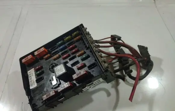 Volkswagen PASSAT B6 Fuse box set 3C0937125