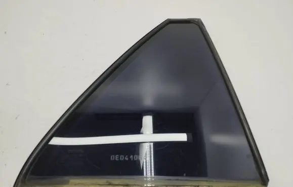 Toyota Avensis T250 Rear vent window glass 6818805050