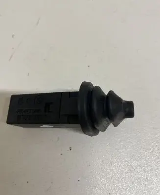 BMW 5 E60 E61 Fuel tank opening switch 82289392