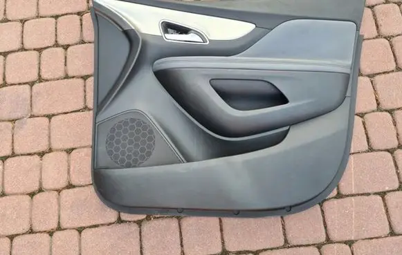 Opel Mokka Front door card panel trim 31TYS