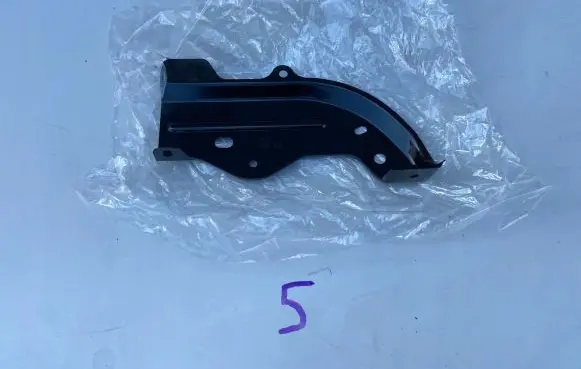 Tesla Model 3 Fender mounting bracket 109230400B