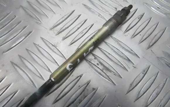 Mercedes-Benz A W168 Glow plug 0011592701 0100226353