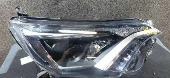 Toyota RAV 4 (XA40) Headlight/headlamp