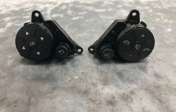 Mercedes-Benz C W204 Steering wheel buttons/switches A2048210051-BILI A2048210051 A2048210151