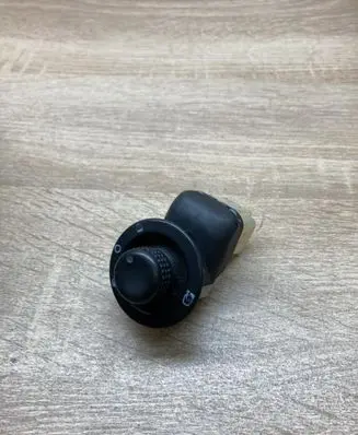 Renault Clio III Wing mirror switch 59969
