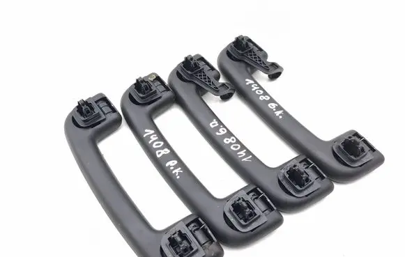 Renault Arkana A set of handles for the ceiling 