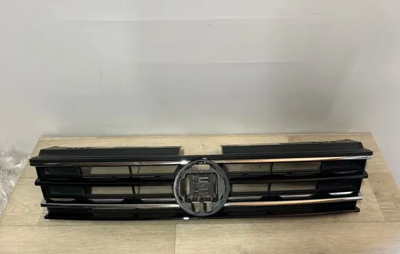 Volkswagen Tiguan Front bumper upper radiator grill 5NA853653