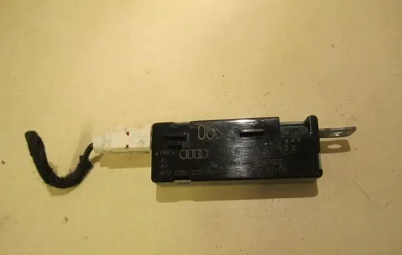 Audi A6 S6 C6 4F Aerial antenna filter 4F9035225H