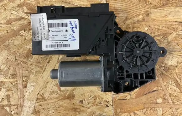 Porsche Cayenne (9PA) Rear door window regulator motor 7L0959794A