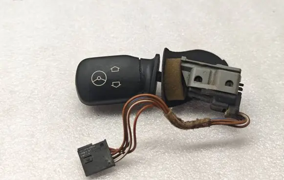 BMW 7 E38 Steering wheel adjustment handle/lever 8352849