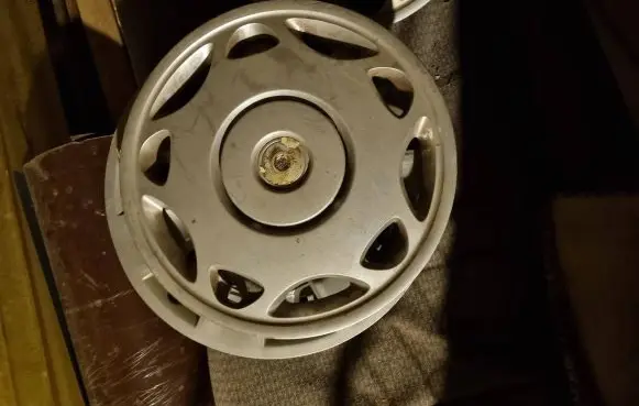 BMW 5 E34 R15 wheel hub/cap/trim 