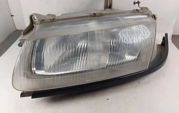 Mazda 323 F Headlight/headlamp 11061702 11061700