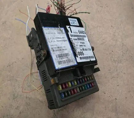 Renault Laguna II Fuse module 518002100 8200139819 8200004201E