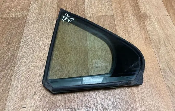 Honda Accord Rear vent window glass 43R00122