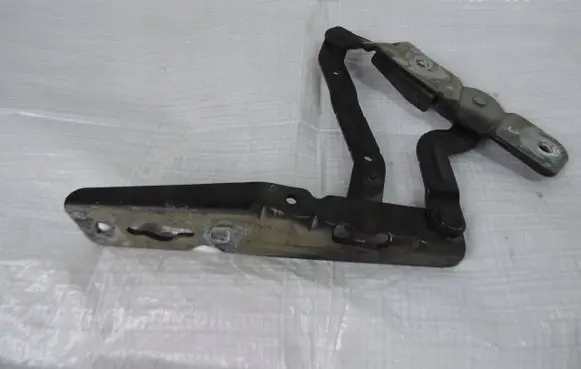 Engine bonnet/hood hinges