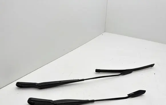 BMW 1 F40 Front wiper blade arm 7453959