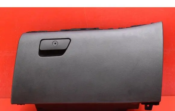 Ford Mondeo MK I Glove box DS73-13570-A