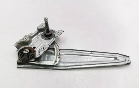 Toyota Auris E180 Rear door manual window regulator 