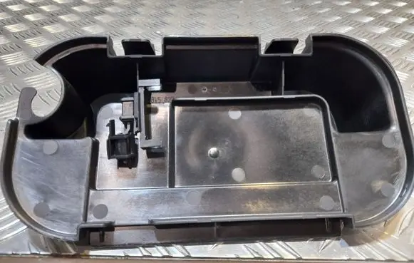 Audi A3 S3 8V Quarter panel pressure vent 8V5827569
