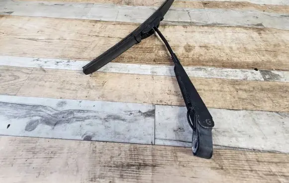 Mitsubishi Space Star Rear wiper blade arm