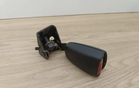 Volvo S80 Rear seatbelt buckle 738702