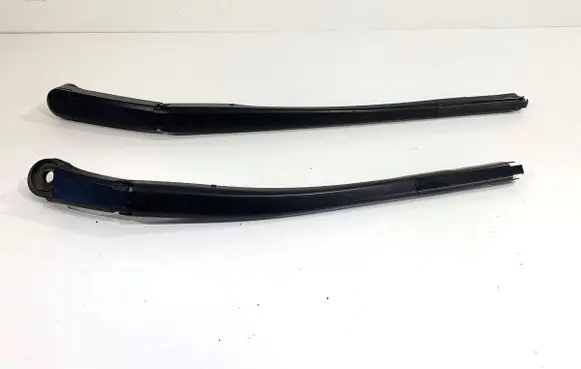 Front wiper blade arm