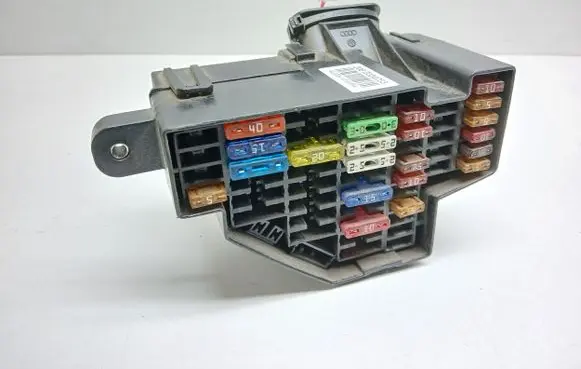 Skoda Octavia Mk2 (1Z) Fuse module
